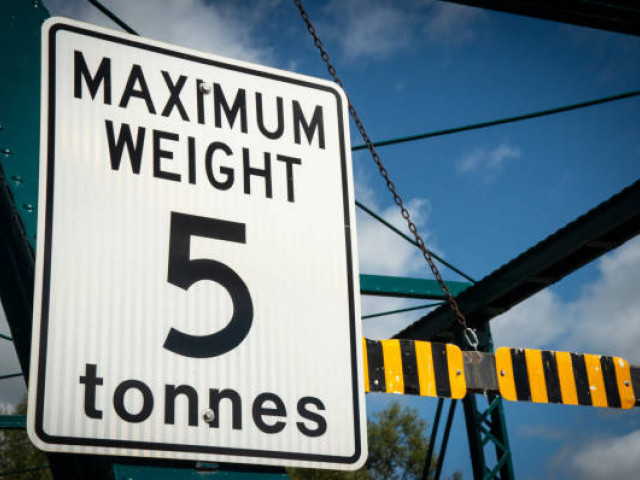 Sign on bridge saying maximum weight 5 tonnes